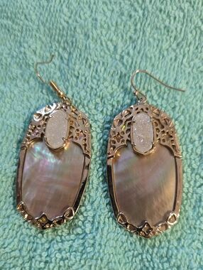 Stunning Kendra Scott